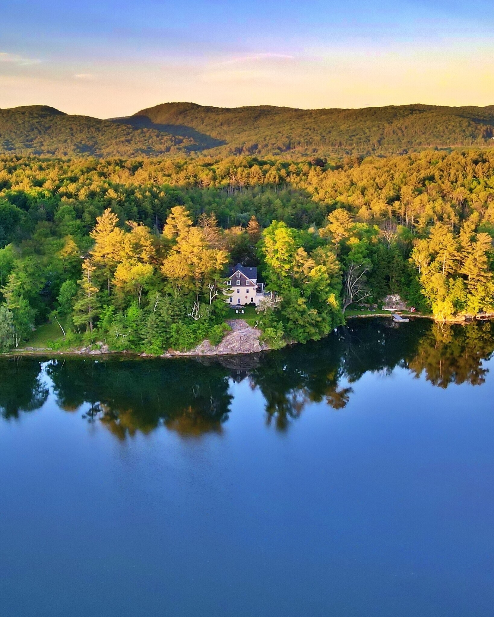 615 Laurel St, Lee, MA à vendre Photo du bâtiment- Image 1 de 38