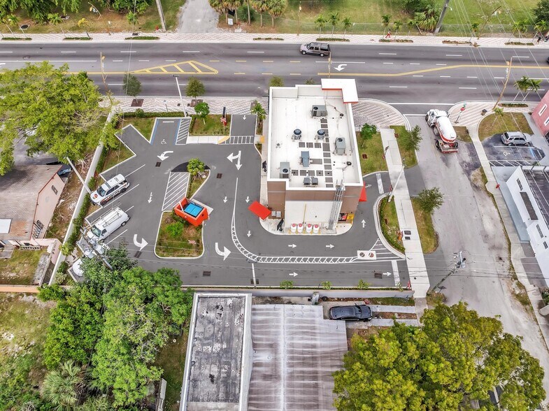 2010 NW 6th St, Fort Lauderdale, FL à vendre - Photo du bâtiment - Image 2 de 45