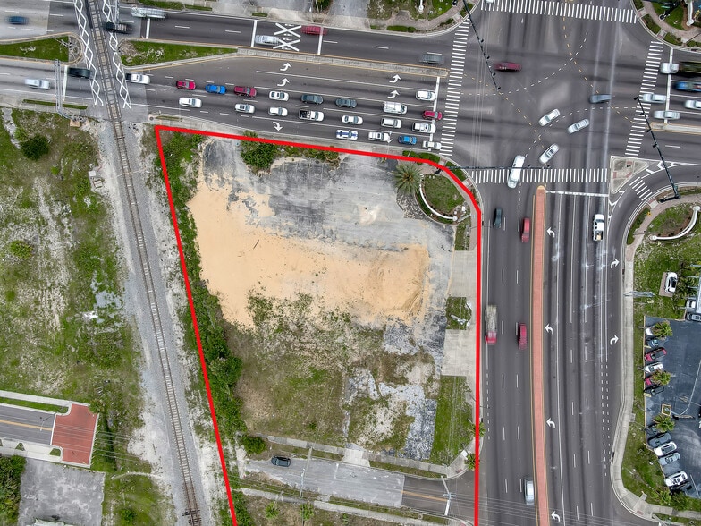 301 S Cocoa Blvd, Cocoa, FL à louer - Photo du bâtiment - Image 2 de 9