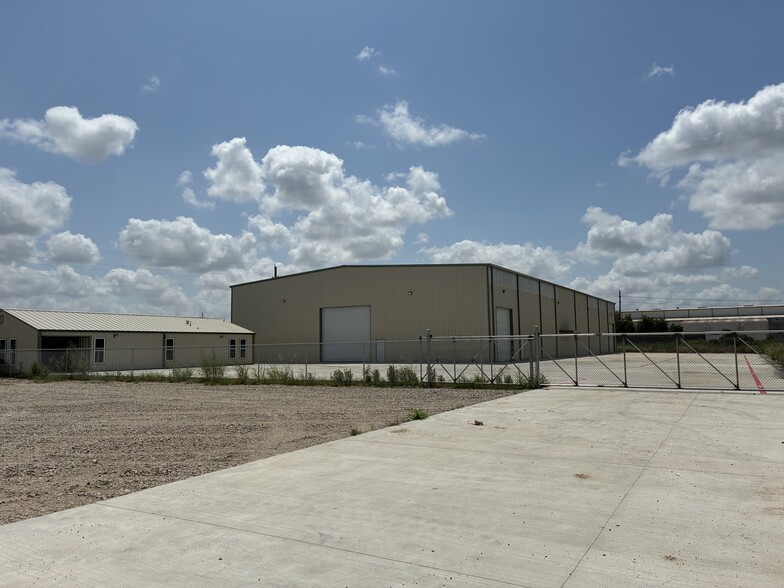 34277 Sunset Ln, Brookshire, TX for lease - Building Photo - Image 1 of 4