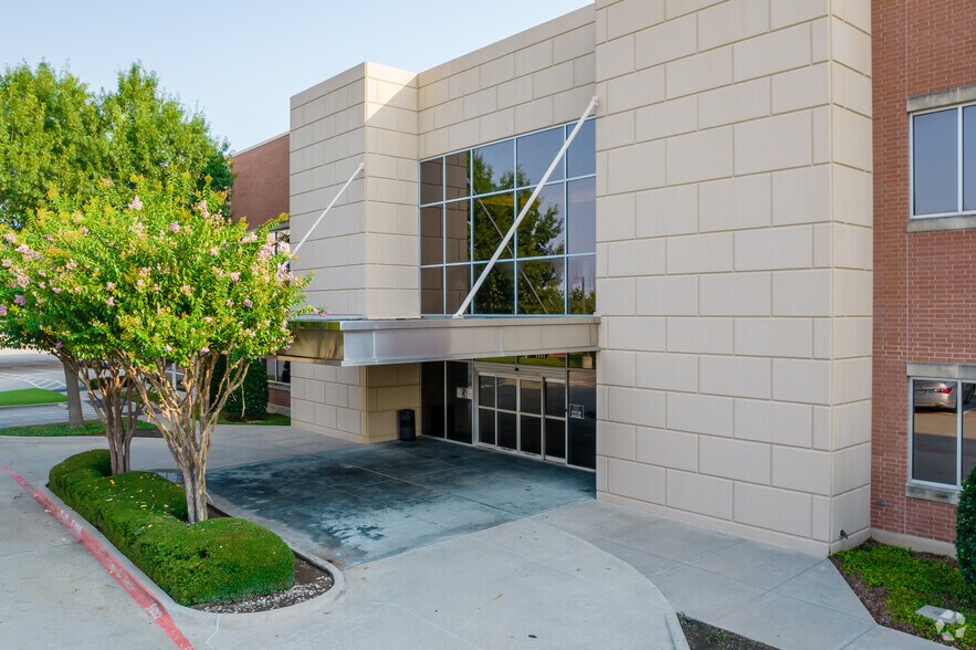 1101 Raintree Cir, Allen, TX à louer - Photo du bâtiment - Image 2 de 7
