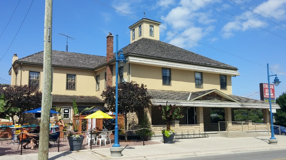 1 Main St W, Grand Bend, ON à vendre Photo du bâtiment- Image 1 de 1