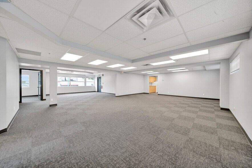 1355 Main St, North Vancouver District, BC for lease - Interior Photo - Image 1 of 22