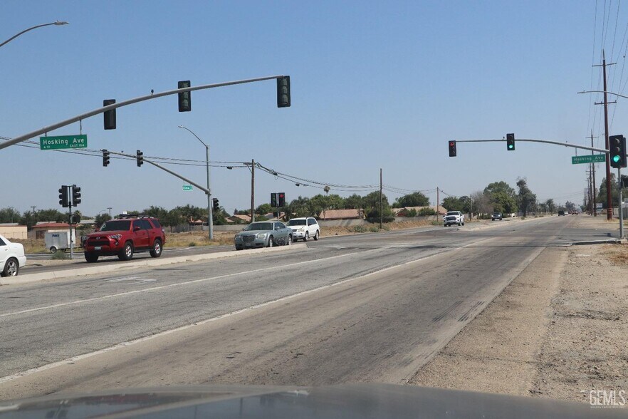 SWC Hosking & S Union Ave, Bakersfield, CA à vendre - Photo du bâtiment - Image 1 de 11
