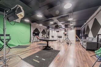 5329-5337 Boul Saint-Laurent, Montréal, QC for lease Interior Photo- Image 1 of 12