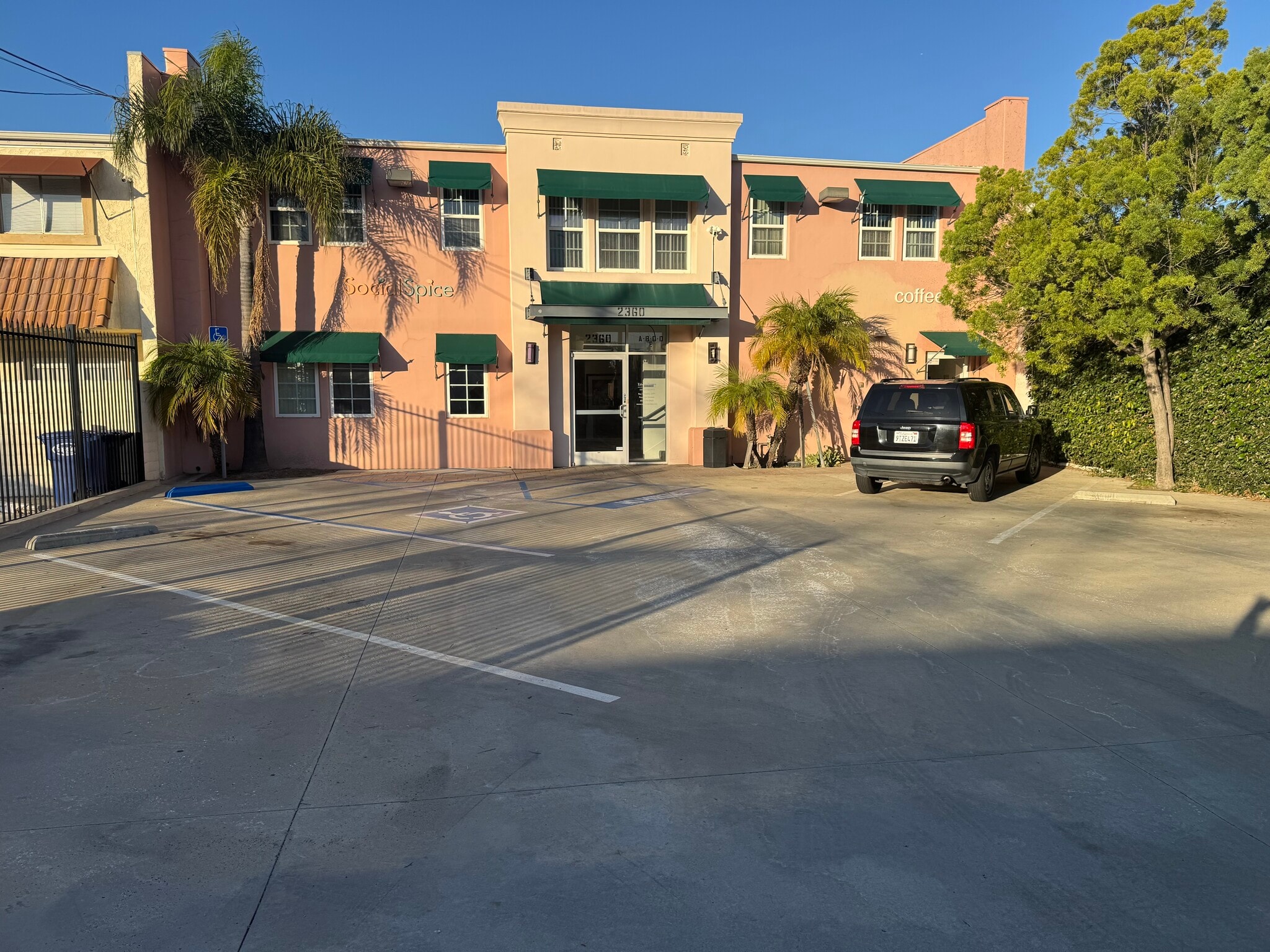 2360-2364 E Ventura Blvd, Camarillo, CA à louer Photo du bâtiment- Image 1 de 13