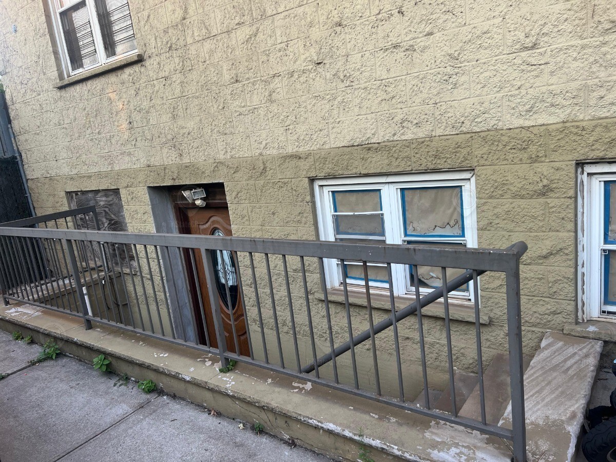 2742 W 15th St, Brooklyn, NY for lease Building Photo- Image 1 of 2