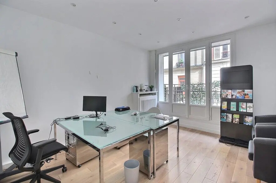 Office in Paris for lease - Interior Photo - Image 2 of 6