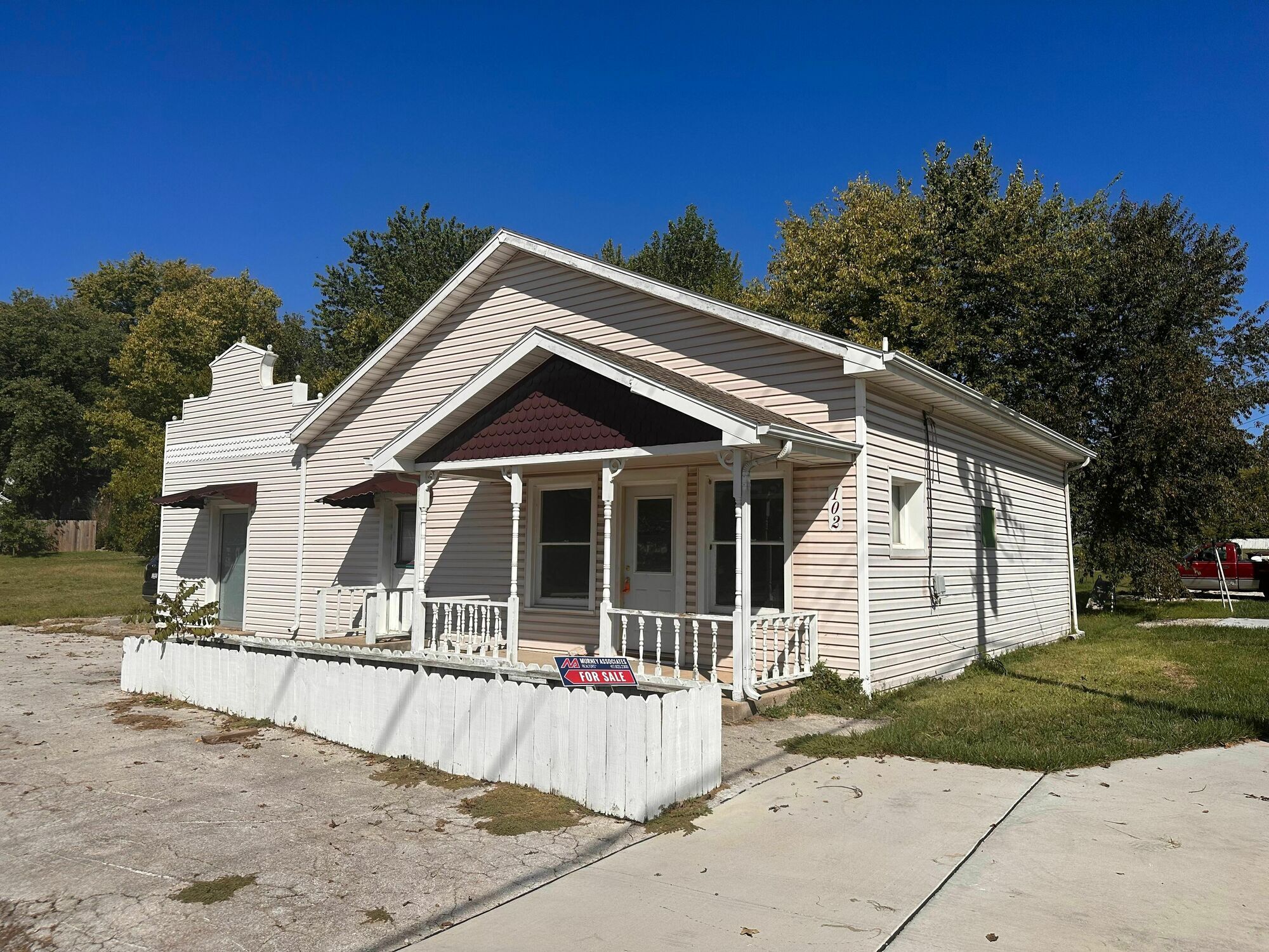100-102 W Boone St, Ash Grove, MO for lease Building Photo- Image 1 of 3