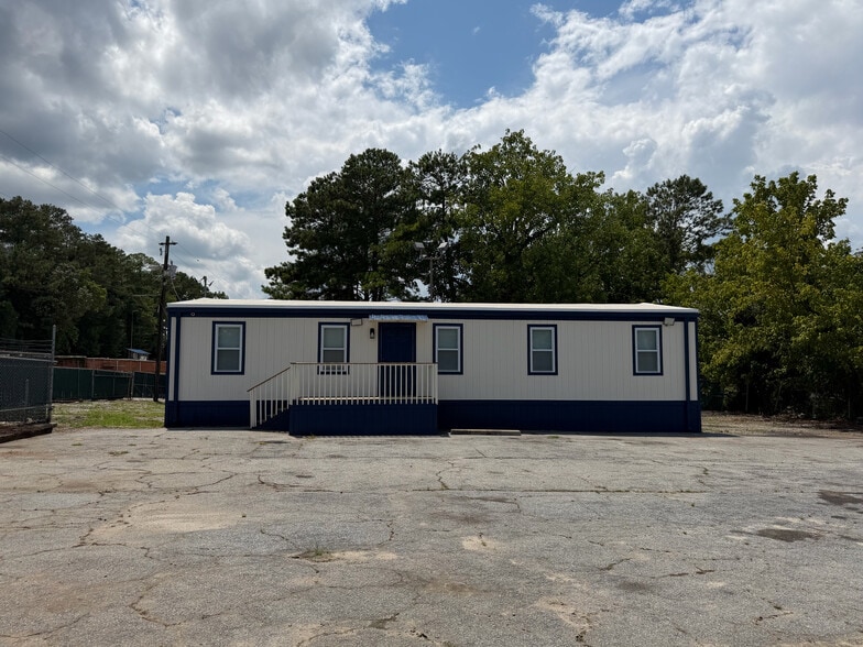 3915 Covington Hwy, Decatur, GA for lease - Building Photo - Image 2 of 9