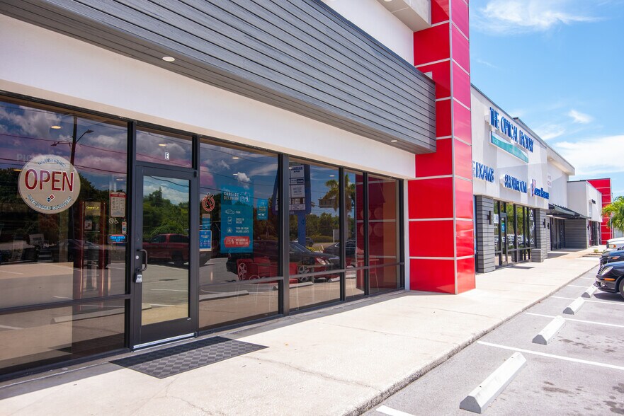 800 E Bay Dr, Largo, FL à louer - Photo du bâtiment - Image 3 de 10