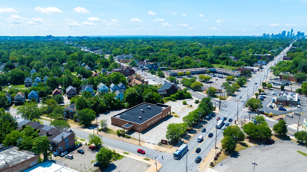 10502 St Clair Ave, Cleveland, OH à louer - Photo du bâtiment - Image 3 de 17