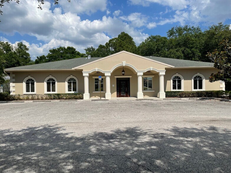 8407 Pinehurst Dr, Tampa, FL à louer - Photo du bâtiment - Image 1 de 20
