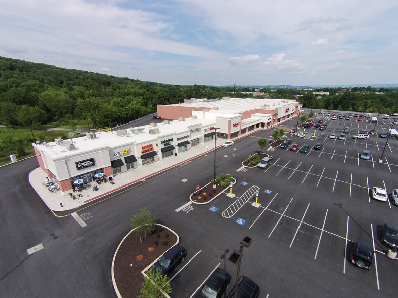 848-852 E Main St, Ephrata, PA for lease - Building Photo - Image 1 of 1