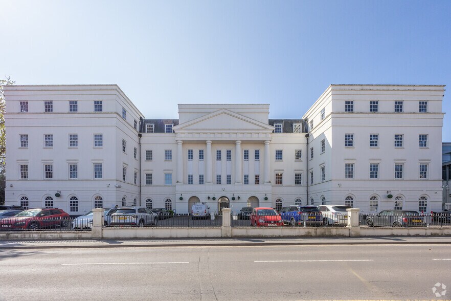 8 Dormer Pl, Leamington Spa à louer - Photo du bâtiment - Image 3 de 8