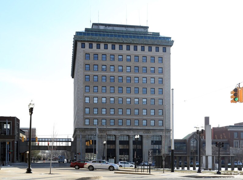 432 N Saginaw St, Flint, MI à louer - Photo du bâtiment - Image 3 de 11