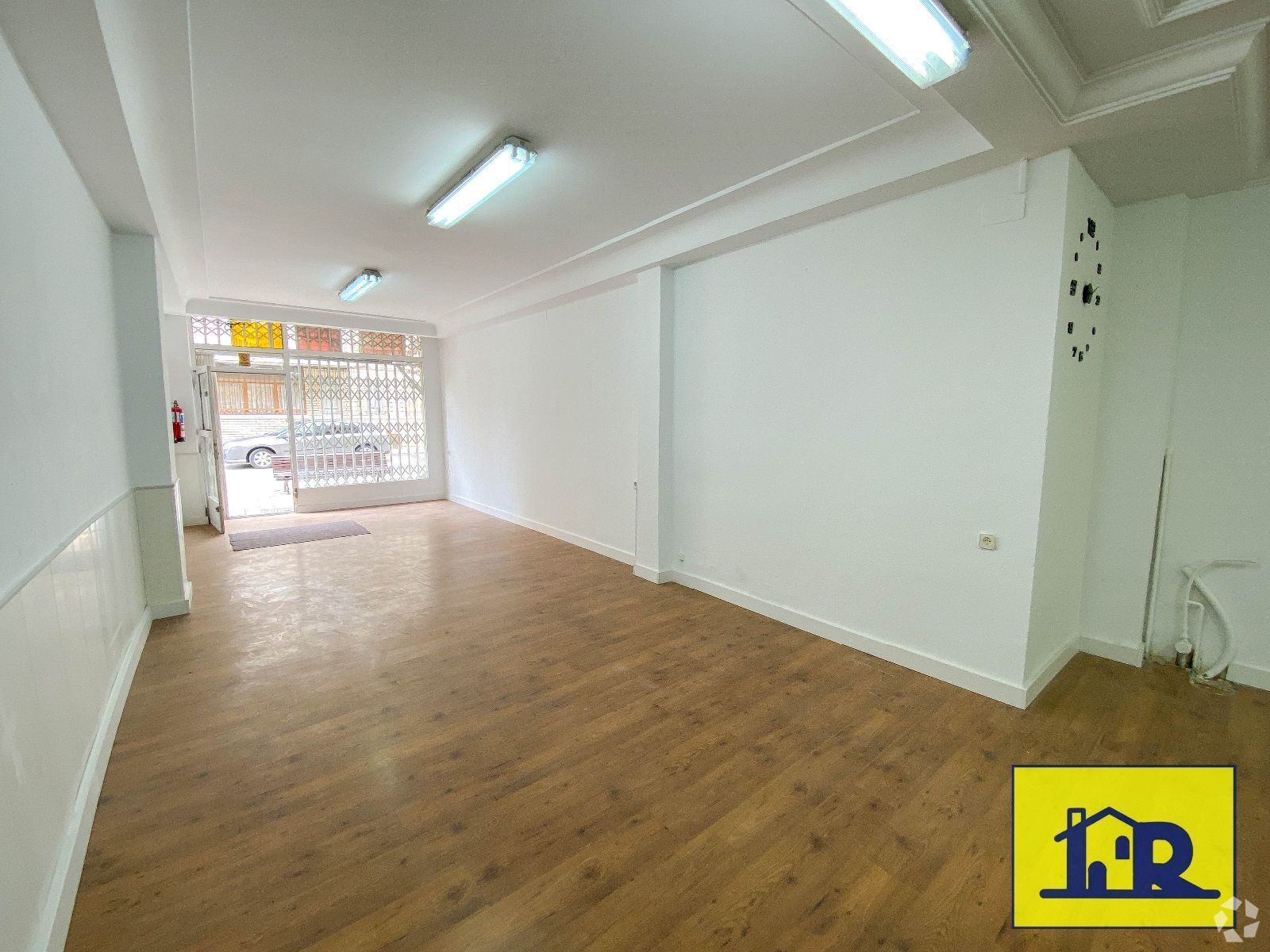 Retail in Cuenca, Cuenca for lease Interior Photo- Image 1 of 6