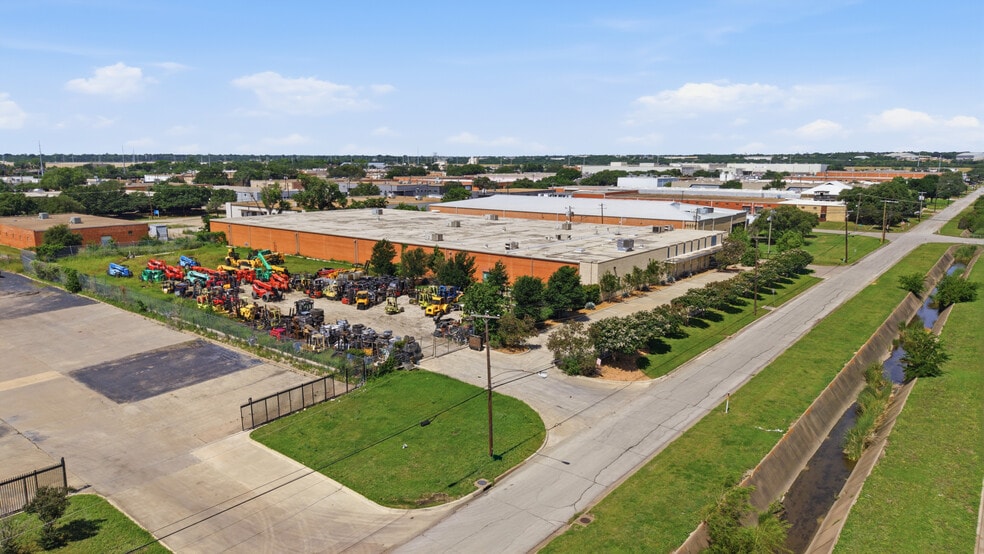 8707 Chancellor Row, Dallas, TX for lease - Building Photo - Image 3 of 24