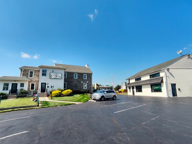 909 Bustleton Pike, Feasterville Trevose, PA à louer - Photo du bâtiment - Image 2 de 21