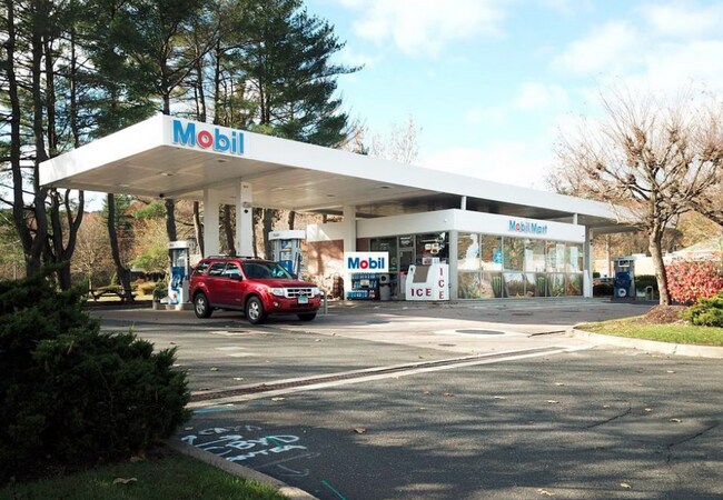 Plus de détails pour 411 W Main St, Avon, CT - Commerce de détail à vendre