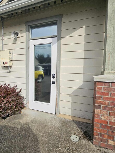 117 N 8th St, Shelton, WA à louer - Photo du bâtiment - Image 3 de 8