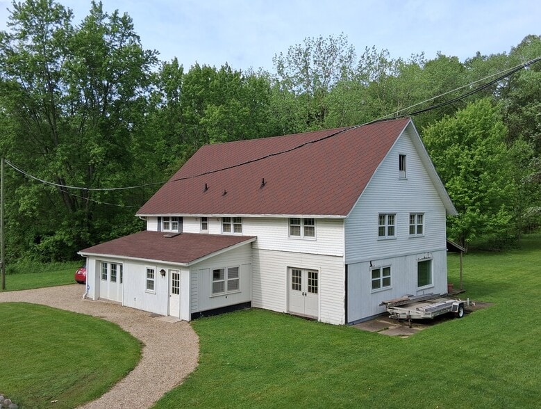 3150-3160 Defay Rd, Stevensville, MI for sale - Building Photo - Image 2 of 4