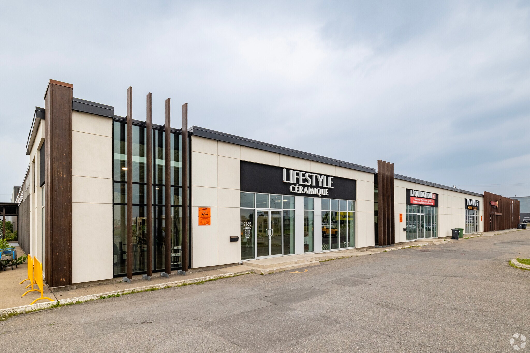 7155 Rte Transcanadienne, Saint-Laurent, QC à vendre Photo principale- Image 1 de 1