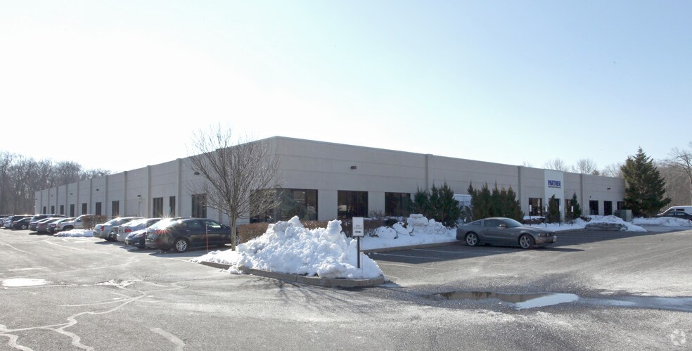 611 Industrial Way W, Eatontown, NJ à louer - Photo du bâtiment - Image 2 de 7