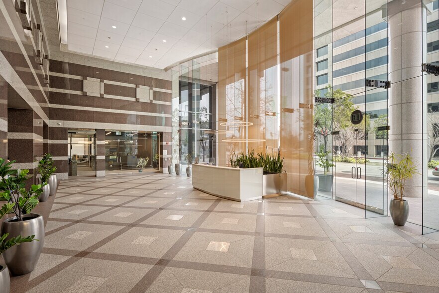 301 N Lake Ave, Pasadena, CA à louer - Photo du bâtiment - Image 3 de 66