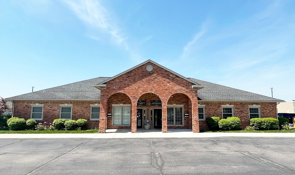 42855 Garfield Rd, Clinton Township, MI for sale - Primary Photo - Image 1 of 1