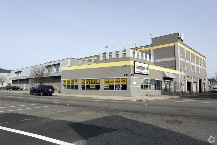 838 Main Ave, Passaic, NJ à louer - Photo principale - Image 1 de 10