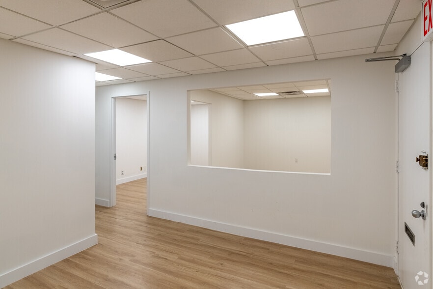 345 E 37th St, New York, NY for lease - Interior Photo - Image 2 of 16