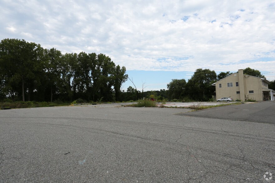 91 Park Lane Rd, New Milford, CT for sale - Building Photo - Image 3 of 7