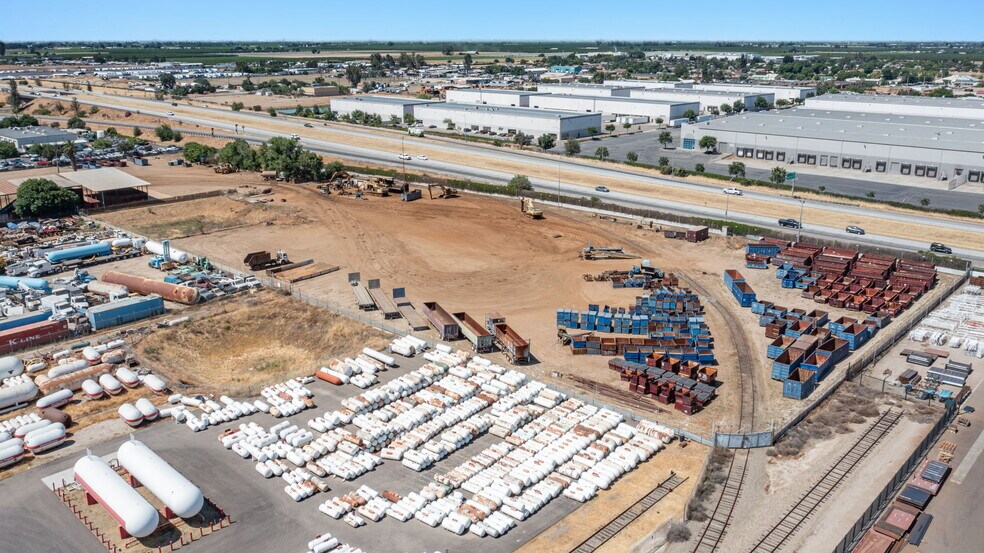 2910 S Cherry Ave, Fresno, CA à vendre - Photo du bâtiment - Image 3 de 7