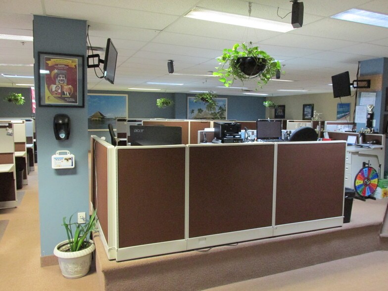 607 St. George Blvd, Moncton, NB à vendre - Photo du bâtiment - Image 2 de 24