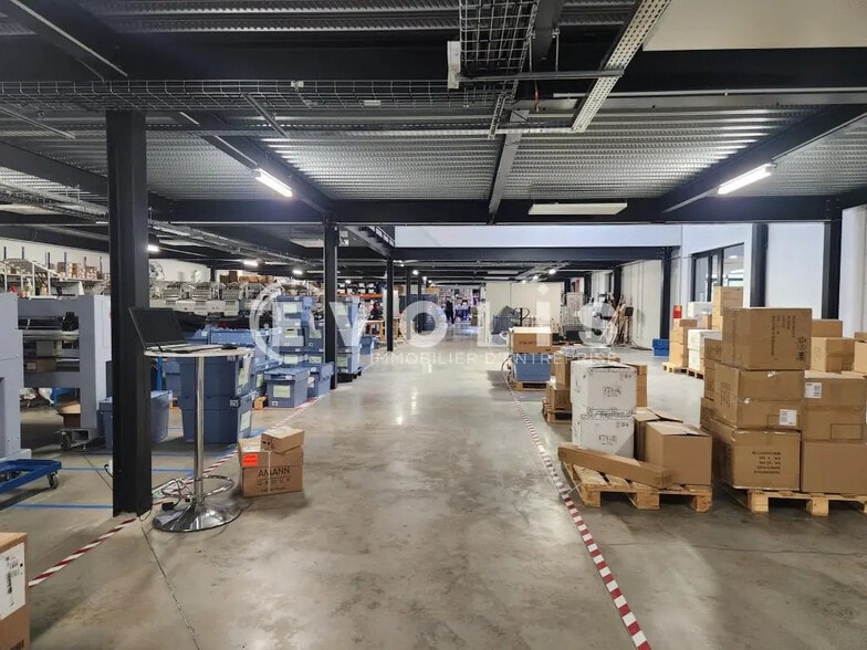 Flex in Villeurbanne for lease - Interior Photo - Image 2 of 11