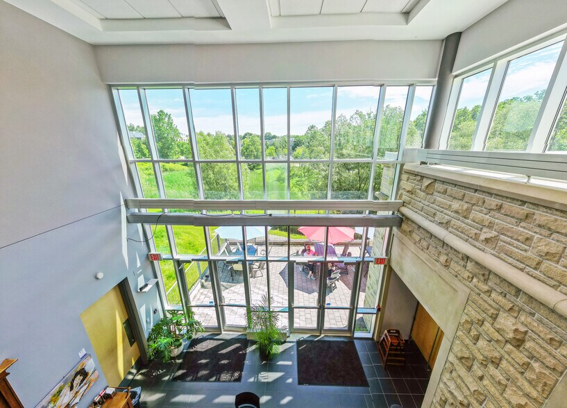 999 Collip Cir, London, ON à louer - Photo intérieure - Image 3 de 15