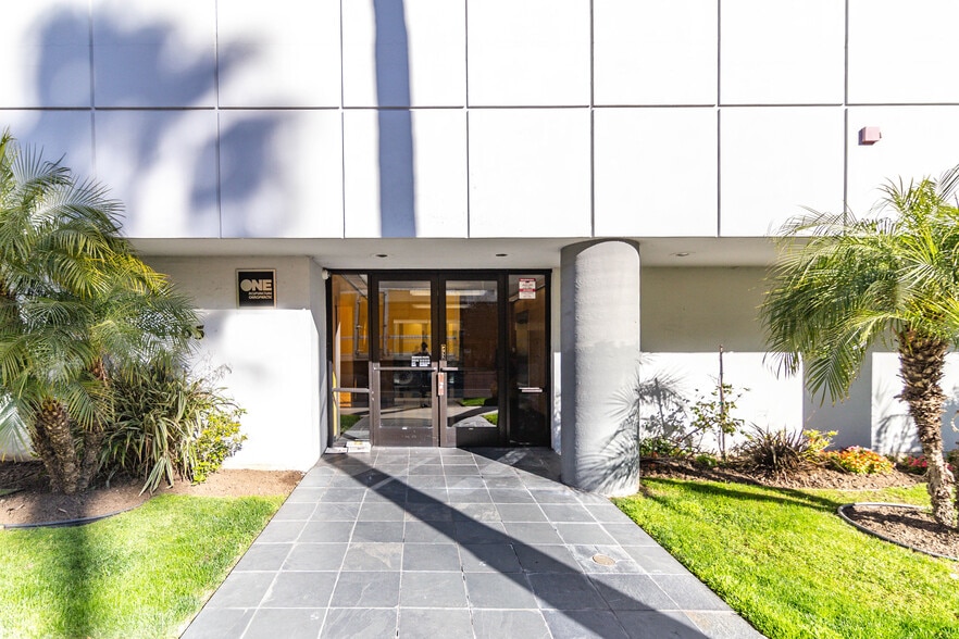 4451-4465 Wilshire Blvd, Los Angeles, CA for lease - Building Photo - Image 3 of 10