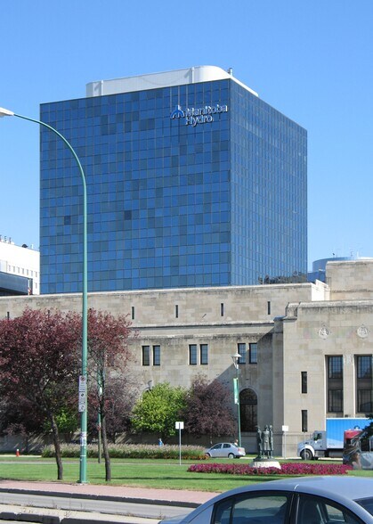 444 St Mary Ave, Winnipeg, MB à louer - Photo du bâtiment - Image 2 de 9