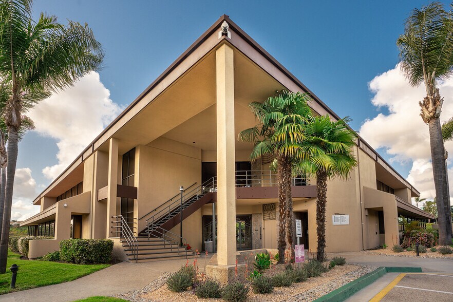 6390 Greenwich Dr, San Diego, CA à louer - Photo du bâtiment - Image 2 de 31
