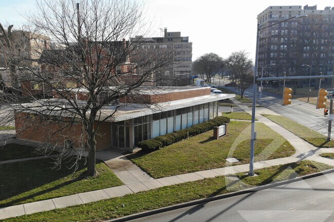 Plus de détails pour 1910 Collingwood Blvd, Toledo, OH - Commerce de détail à vendre