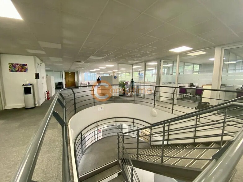 Office in Mérignac for lease - Interior Photo - Image 1 of 5