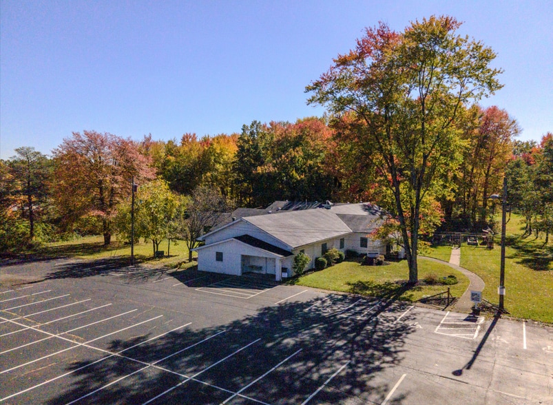 1075 Ohio Pike, Cincinnati, OH for lease - Primary Photo - Image 1 of 21