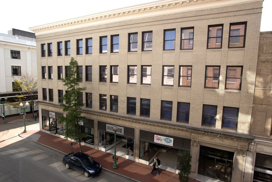 815 Quarrier St, Charleston, WV à louer - Photo du bâtiment - Image 1 de 12