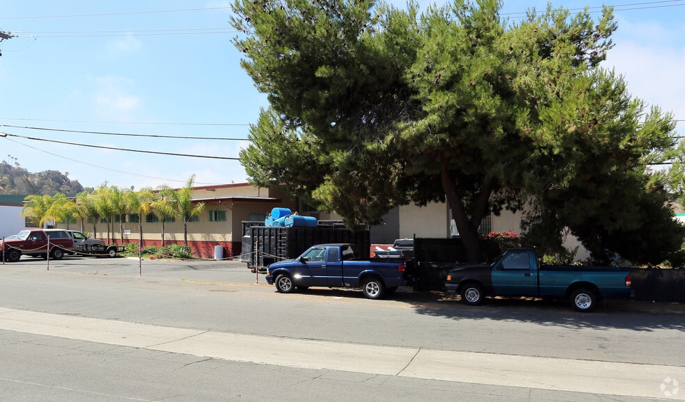 395 Via Del Monte, Oceanside, CA for sale - Building Photo - Image 3 of 7