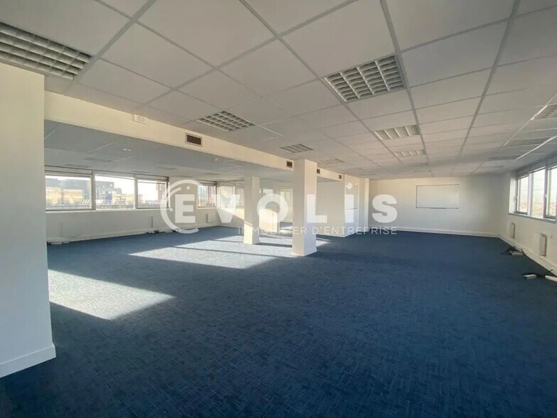 Office in Noisy-le-Grand for lease - Interior Photo - Image 1 of 15