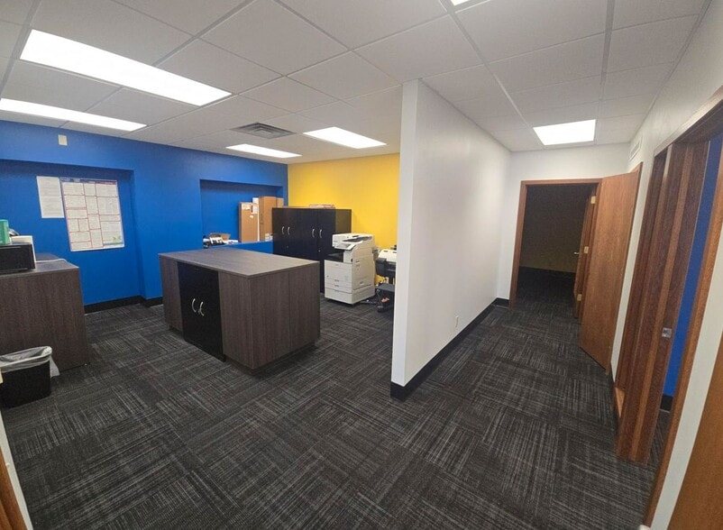 1261 W Main St, Sun Prairie, WI for lease - Interior Photo - Image 3 of 6