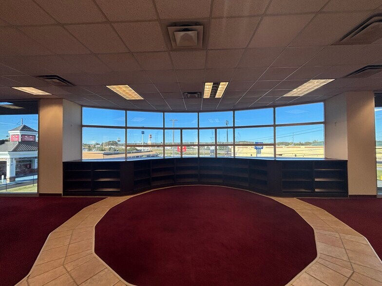 110 Holiday Dr, Macon-Bibb, GA à vendre - Photo du bâtiment - Image 3 de 18