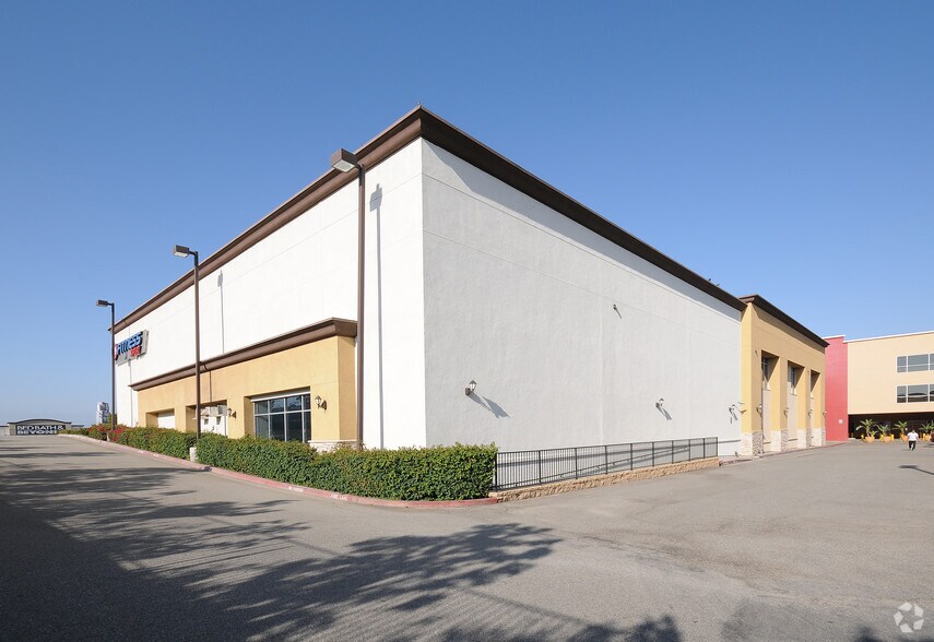 1357 E Gladstone St, Glendora, CA à louer - Photo du bâtiment - Image 3 de 3