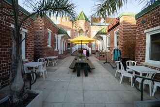 517 Ocean Front Walk, Venice, CA à louer Photo du bâtiment- Image 2 de 3